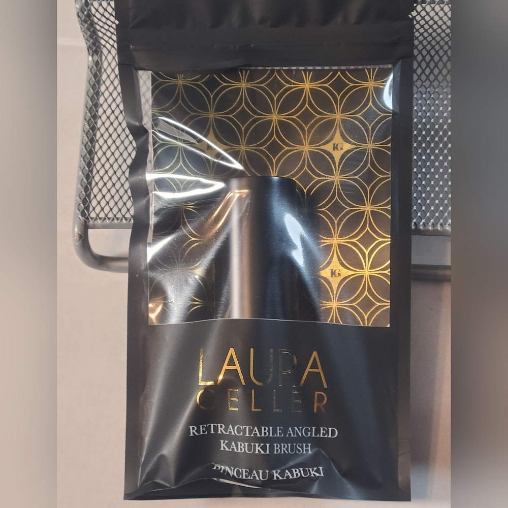Laura Geller Baked BalanceNBrighten Color Correcting Foundation Porcelain/ Brush - Picture 3 of 9
